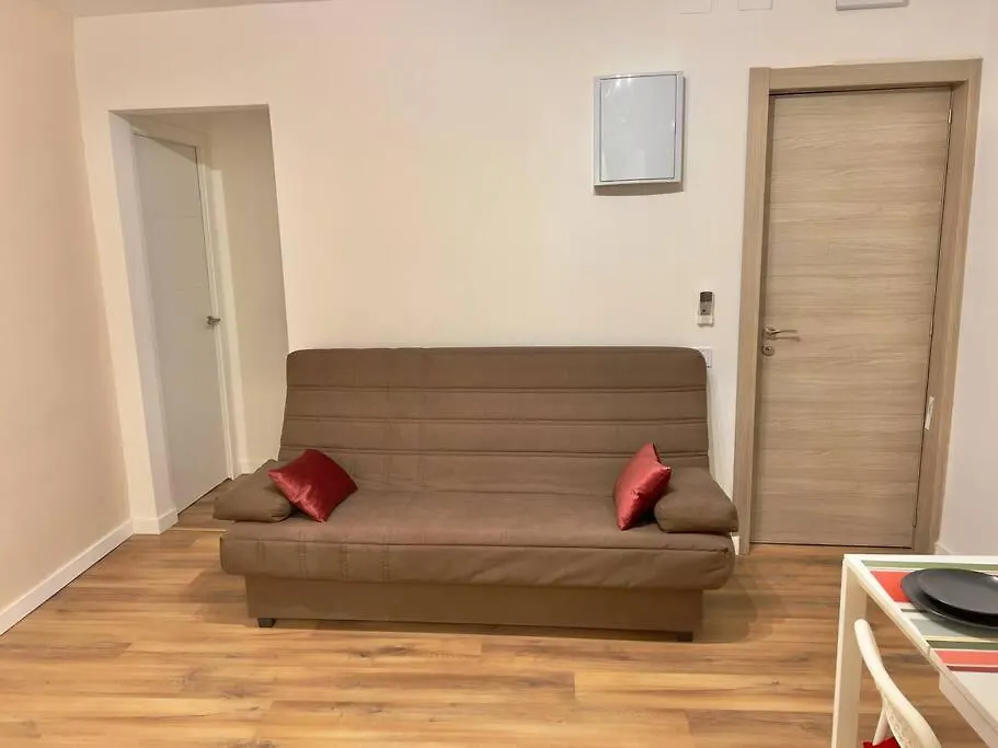 Comodo Apartamento En Badalona Spain
