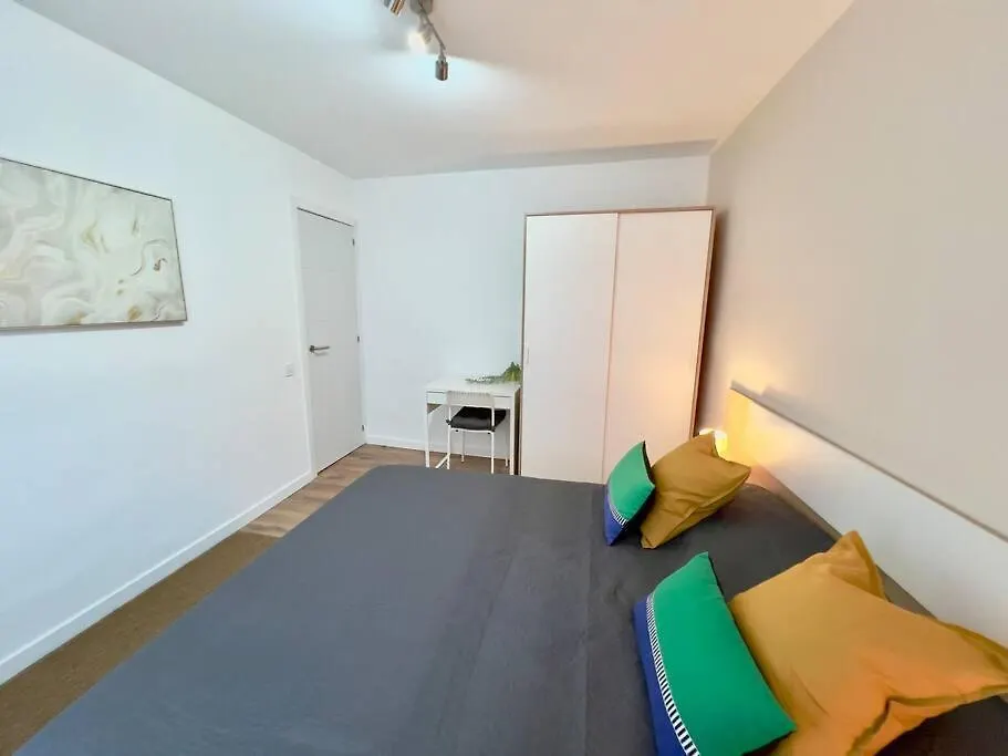 Comodo Apartamento En Badalona