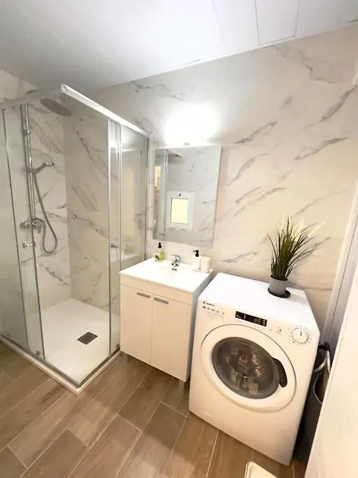 Comodo Apartamento En Badalona Spain